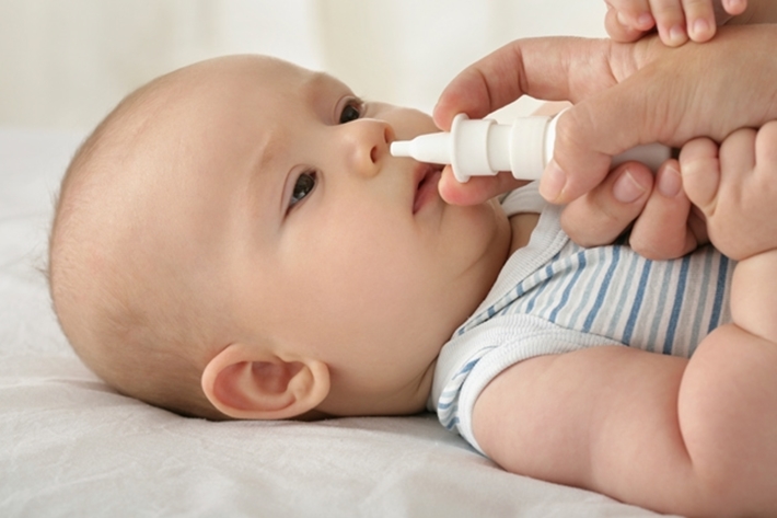 Cần thận khi dùng thuốc nhỏ mũi Naphazolin cho trẻ dưới 6 tuổi