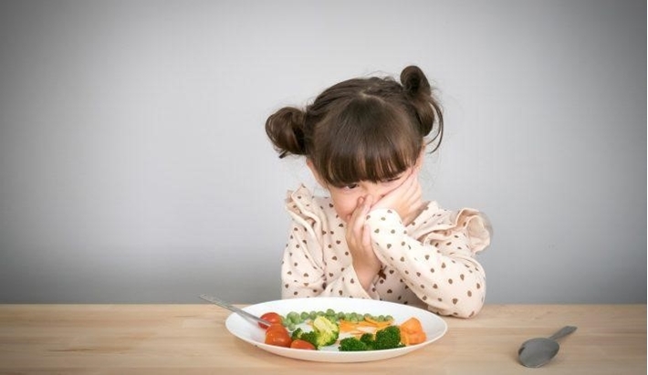 Trẻ biếng ăn phải làm sao? Mách mẹ 6 cách giúp trẻ hết biếng ăn