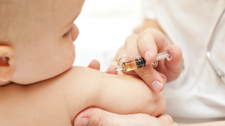 Lịch tiêm phòng vắc xin cho bé sơ sinh cha mẹ nên biết